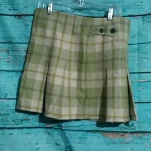 Short wool skirt